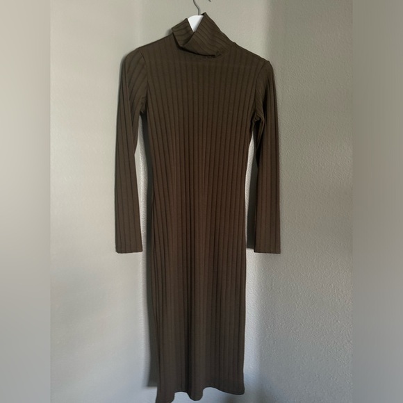 H&M Olive Green Long Sleeve Midi Dress Size S - Picture 1 of 7